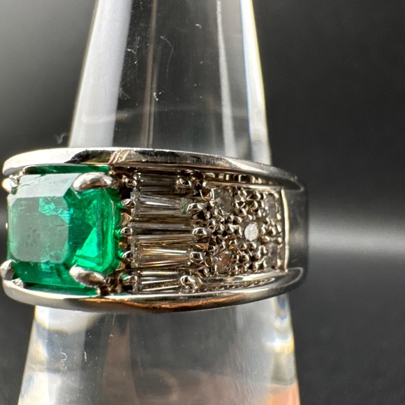 Holiday Sale Natural Earth Mined Emerald & Dia Ring Band, Plat., 11.14g, 5.75 - Picture 6 of 16